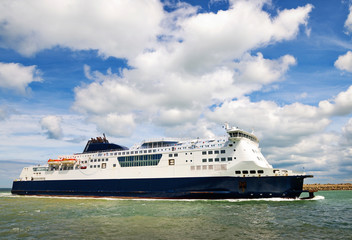 ferry arrivant à Calais