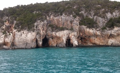 Fototapeta na wymiar Grottes bue marino, dorgali, goloritzé, sardaigne, italie, mer, plage, falaises