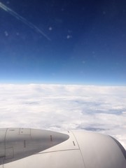 Fototapeta na wymiar Vue du ciel depuis un avion