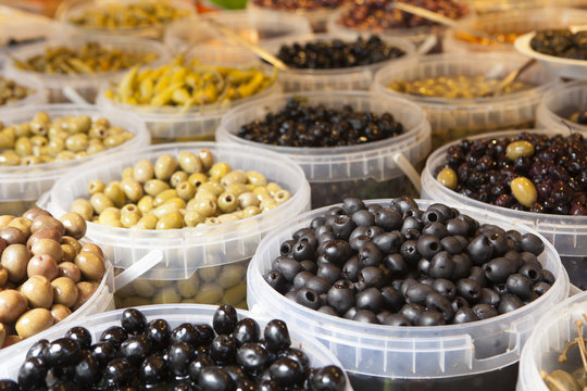 olives en vente au marché