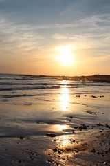 Obraz premium coucher de soleil bretagne finistère le menhir