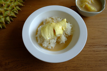 Sticky rice toping with durian in the coconut milk
