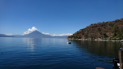 Les volcans du lac Atitlan