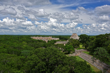Fototapeta na wymiar mexico pyramid