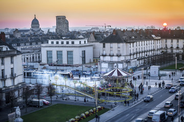 Fototapeta na wymiar Place Anatole France, ville de Tours, vue sur la Basilique Saint-Martin