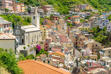 Farbenfrohe Häuser von Riomaggiore, Cinque Terre, Liguria, Italien