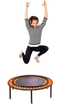 junge Frau auf Trampolin