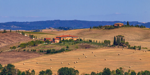 Fototapeta na wymiar Tuscany Hilly Landscape with Farms and Villas