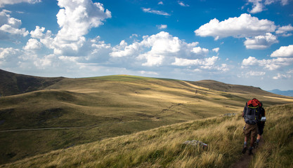 Photo prise en randonnée. Pleine et colline à perte de vue.