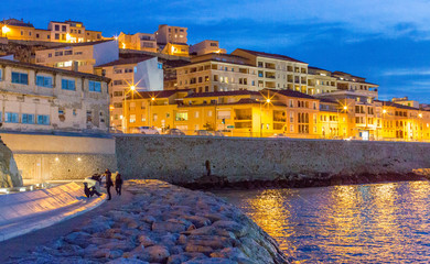 Plage des catalans de nuit à Marseille  © David H