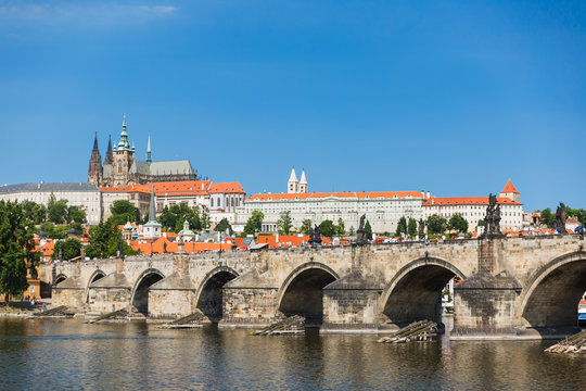 Charles Bridge and Prague Castle (Hrad Praha) 