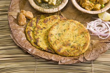 Makki Ki Roti with Paneer, Saag