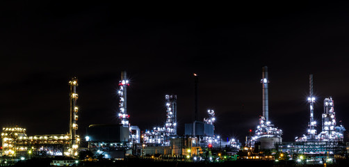 Fototapeta premium Oil refinery plant, twilight time.