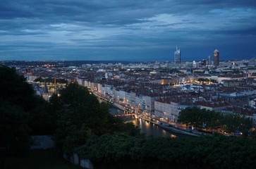 Obraz premium Lyon de nuit