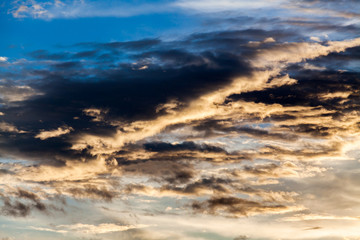 Obraz premium colorful dramatic sky with cloud at sunset