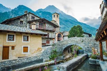 Fototapeta na wymiar Valle Varaita: Chianale, borghi più belli d'Italia