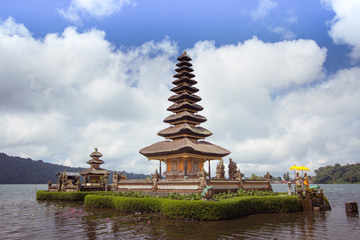 Fototapeta na wymiar Ulun Danu Beratan is a major Shaivite water temple on Bali, Indonesia.