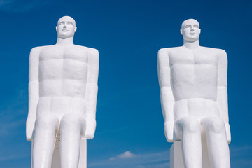 Obraz premium Mennesket ved havet