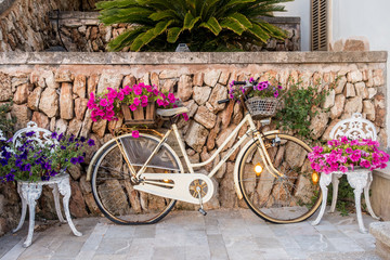 Blumendekoration mit Fahrrad