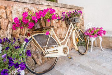 Blumendekoration mit Fahrrad