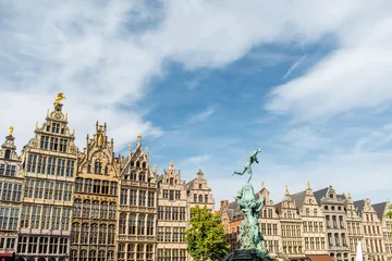 Foto op Canvas Uitzicht op de prachtige gebouwen met fonteinbeeldhouwkunst in het centrum van de stad Antwerpen in België © rh2010