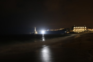 Biarritz et son phare de nuit