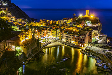 Fototapeta na wymiar Italy. Cinque Terre (UNESCO World Heritage Site since 1997). Vernazza town by night (Liguria region)