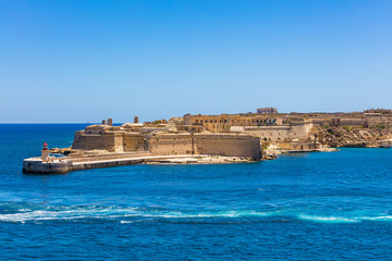 Fototapeta na wymiar Festungen an Malta's Küste