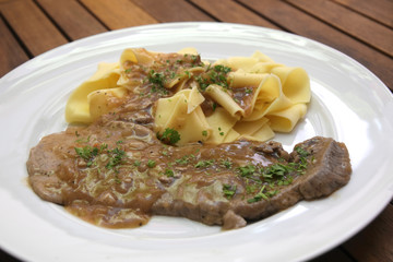 Scaloppine mit Bandnudeln
