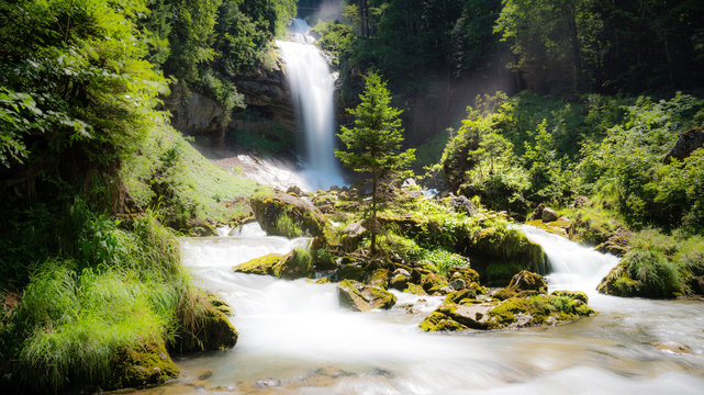 Wasserfall; Giessbachfälle im Berner Oberland bei Brienz, Schweiz