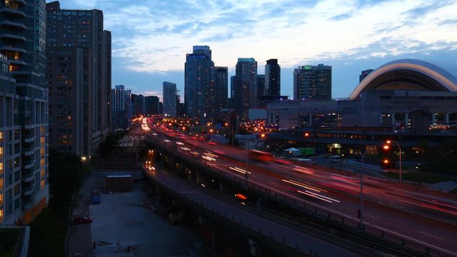 4K UltraHD Timelapse by the Gardiner Expressway in Toronto, Canada past dark