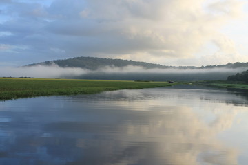 Brumes en reflet sur les marais de Kaw