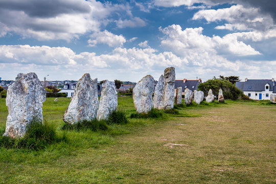 The alignment of standing stones known as Alignement de Menhirs de Lagatjar in the neighbourhoodl of Camaret-sur-Mer is an unmissable prehistoric site, contemporary with the famous stones of Carnac.