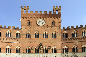 Fototapeta na wymiar Palazzo Pubblico in Siena, Italy