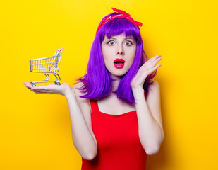 girl with purple color hair and supermarket cart © Masson