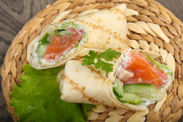 Salmon bread roll