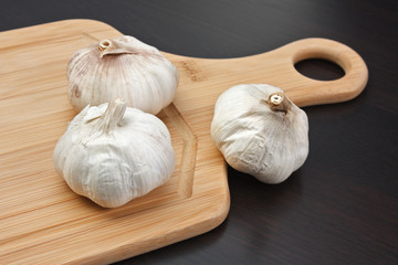 garlic on  kitchen cutting board