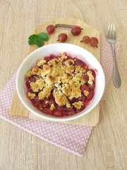 Selbst gemachter Crumble mit Stachelbeeren – Stachelbeeren mit Streuseln überbacken