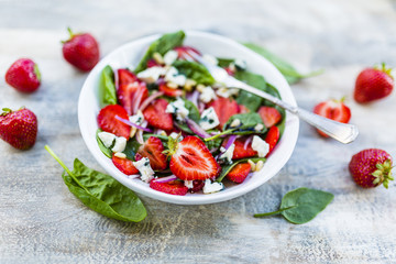 Delicious and healthy strawberry salad and spinach with blue cheese. 