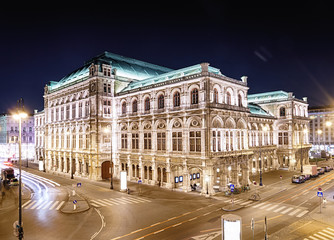Fototapeta na wymiar Vienna's State Opera House (Staatsoper) at night, Austria.