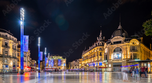 500_F_163894458_4m8uuM6Tzl68imzGY96koNG3D2ZODKK7.jpg
