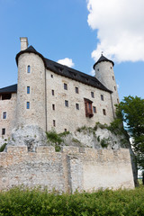 Fototapeta na wymiar Mury zamku królewskiego Bobolice na Orlim Szlaku