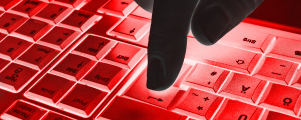 Tastatur mit Hand - Abtrakt