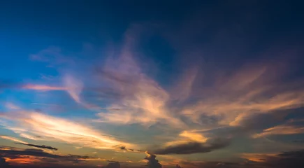 Selbstklebende Fototapete Himmel erstaunlich dramatischer Himmel und Wolke