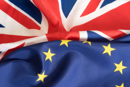 Flaggen der EU und Gro&szlig;britannien