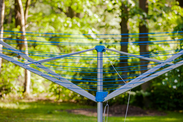 W&auml;schest&auml;nder W&auml;schespinne im Garten