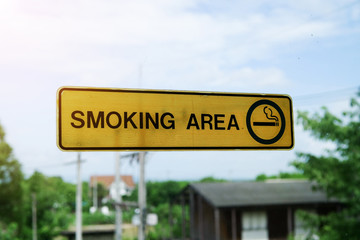 Obraz premium Designated Smoking Area Sign