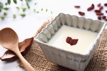 杏仁豆腐　クコの実