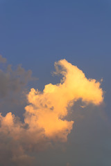 Fototapeta premium Hot weather, clouds look colorful before sunset.