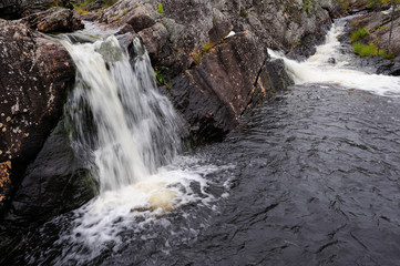 Wasserfälle, Hylströmmen, Schweden im Herbst
